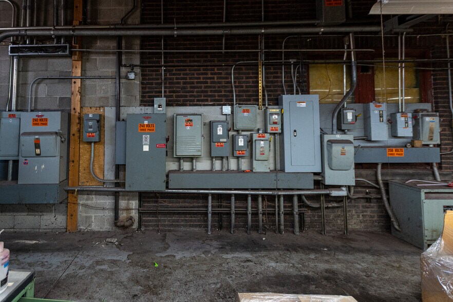 More Photos Of 1 Victor Way, Sharon Warehouse For Sale