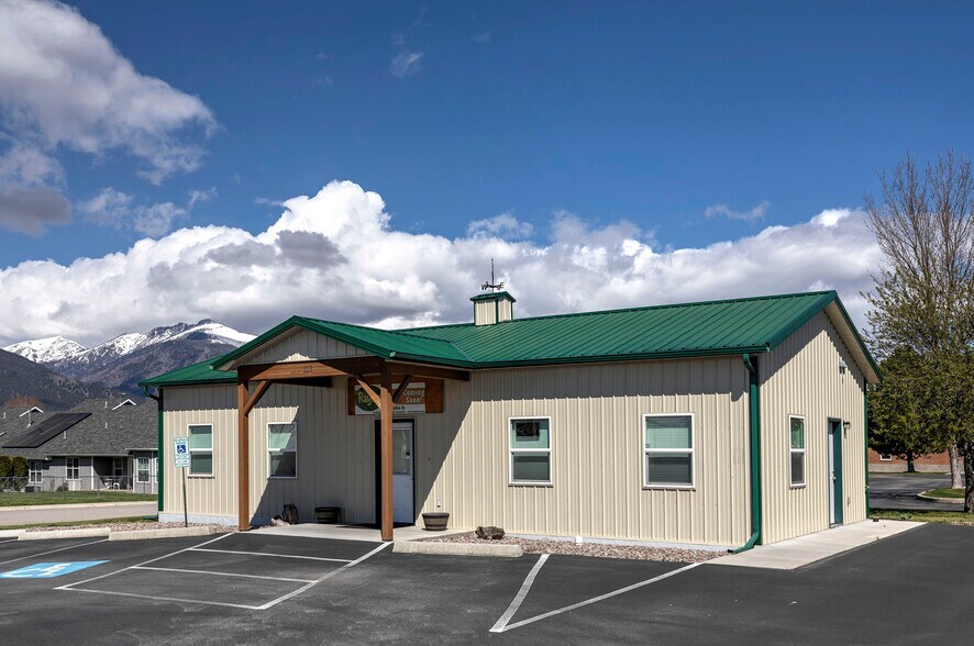 More Photos Of 115 Valley View St, Stevensville Restaurant For Sale