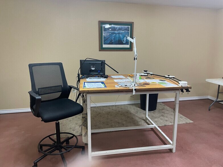 More Photos Of 160 Cimmarron Trail, Runaway Bay Light Manufacturing For Sale