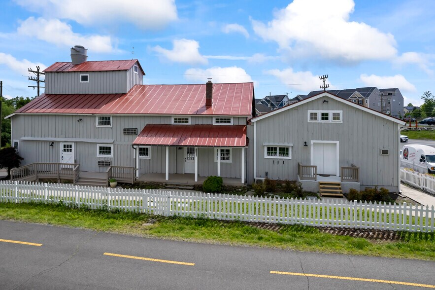 More Photos Of 20704 Ashburn Rd, Ashburn Unknown For Lease