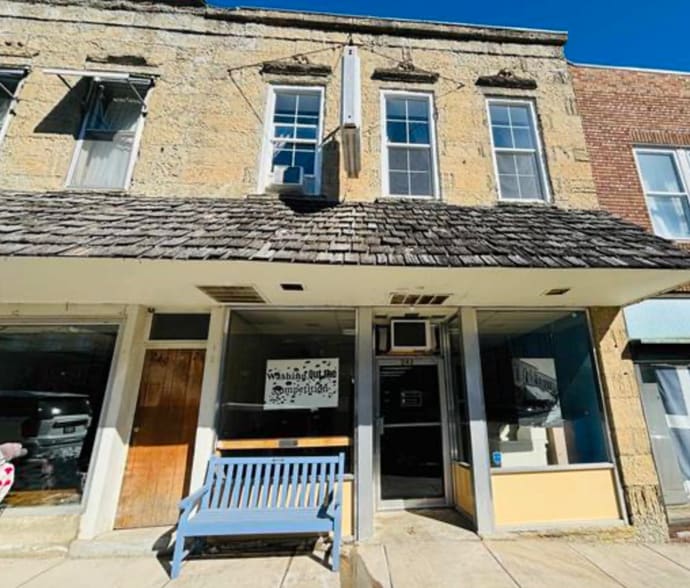 More Photos Of 243 High St, Mineral Point Flex For Sale