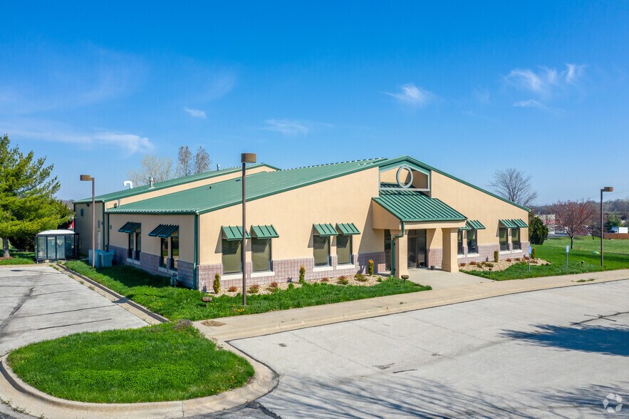 More Photos Of 23410 W 79th St, Shawnee Light Distribution For Lease