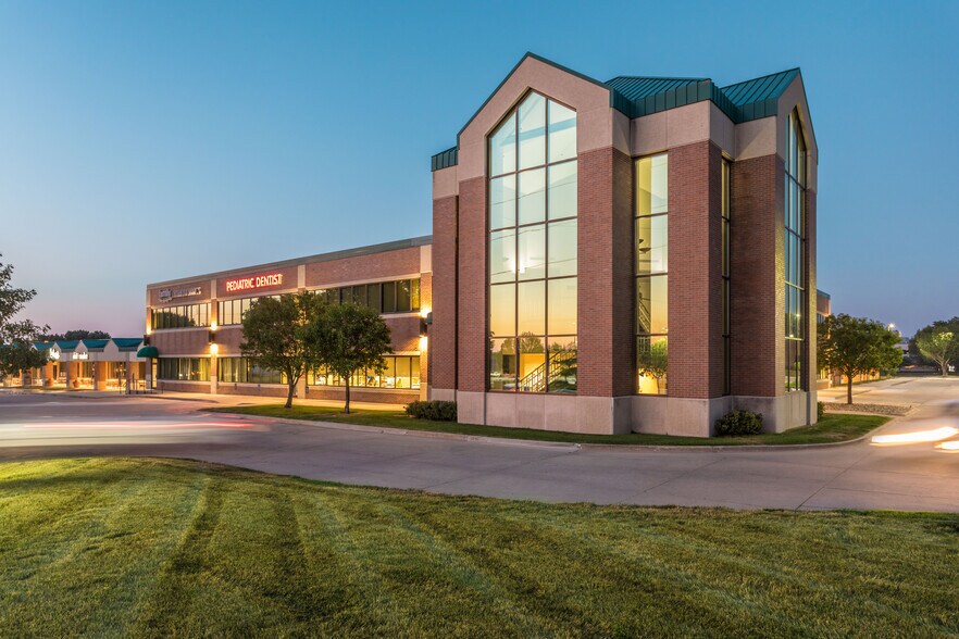 More Photos Of 4949 Westown Pky, West Des Moines Office For Lease