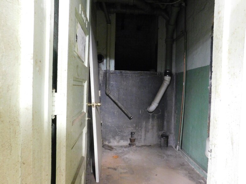 More Photos Of 813 N 4th St, Allentown Warehouse For Lease