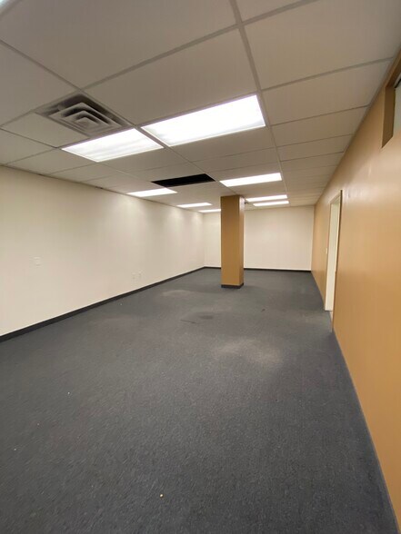 More Photos Of 4558-4568 E 71st St, Cleveland Flex For Lease