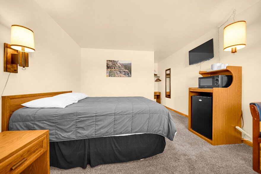 More Photos Of 60 Hickory Ave, Akron Hotel For Sale