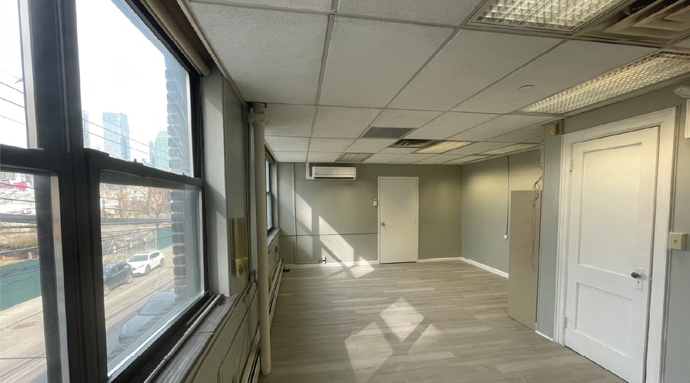 More Photos Of 514 47th Ave, Long Island City Warehouse For Lease