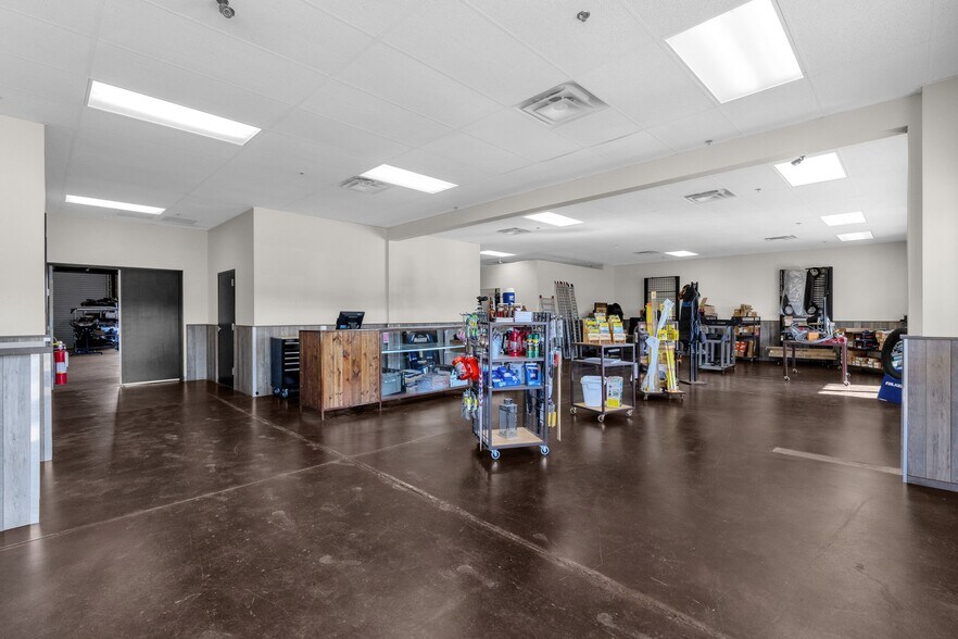More Photos Of 17212 E Shea Blvd, Fountain Hills Storefront For Sale