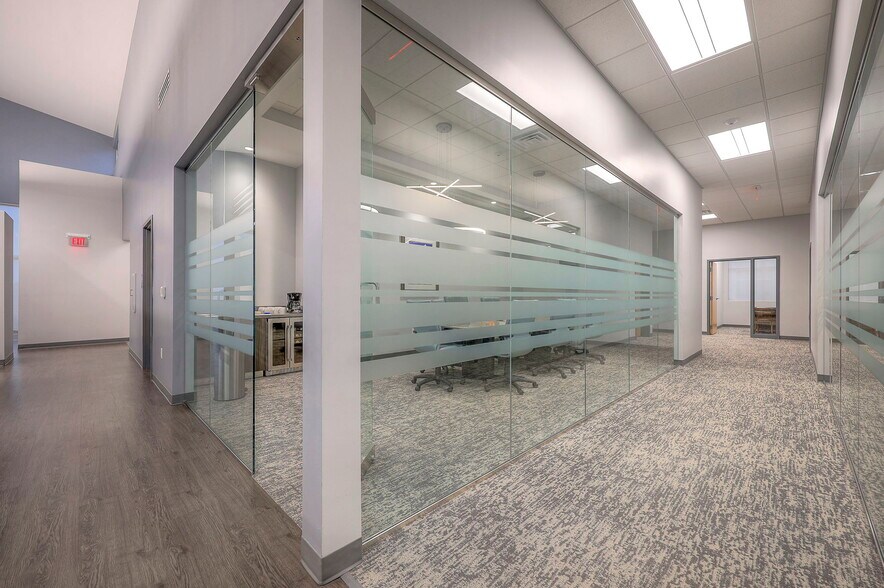More Photos Of 5821 NW 72nd St, Kansas City Office For Lease