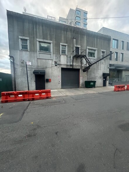 More Photos Of 140 Second St, Brooklyn Warehouse For Sale