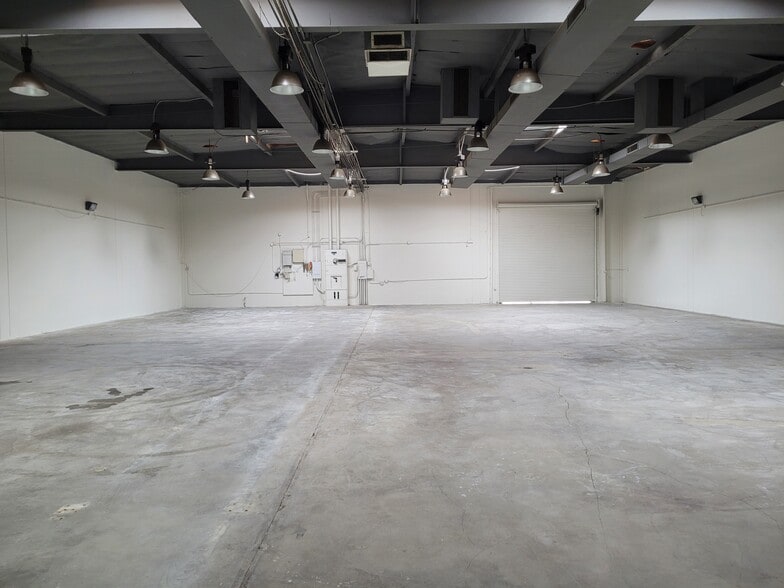 More Photos Of 960 Brooks St, Ontario Warehouse For Lease