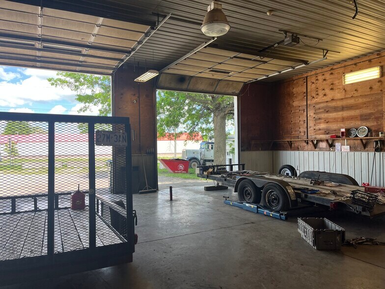 More Photos Of 828 Commercial St, Marshfield Auto Repair For Sale