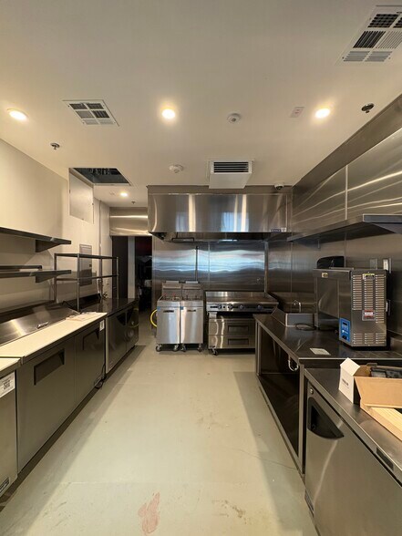 More Photos Of 11016-11020 Magnolia Blvd, North Hollywood General Retail For Lease