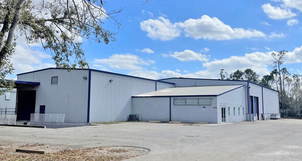 More Photos Of 6170 Idlewild St, Fort Myers Warehouse For Sale
