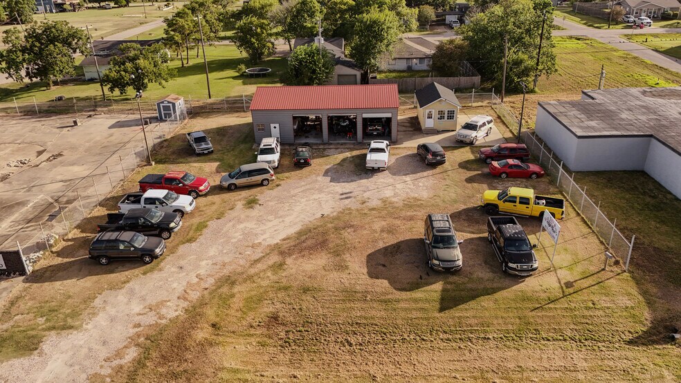 More Photos Of 209 S Gulf Blvd, Freeport Flex For Sale