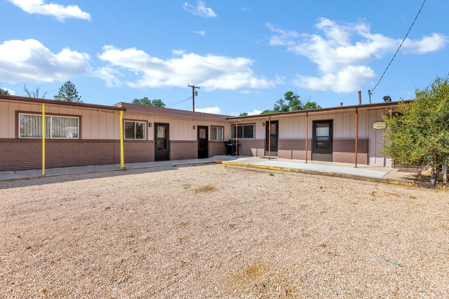 More Photos Of 808 Caribou St, Simla Hospitality For Sale