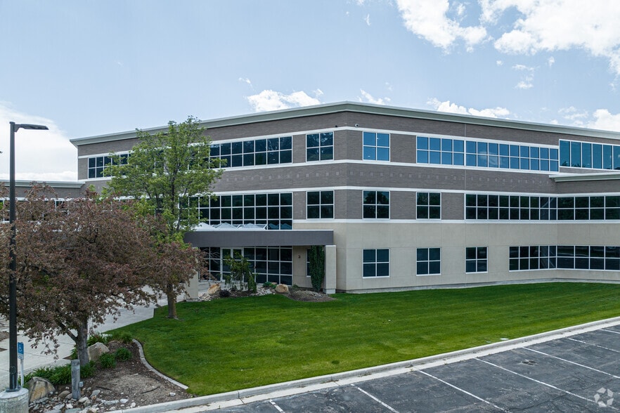More Photos Of 382 W Park Cir, Provo Office For Sale