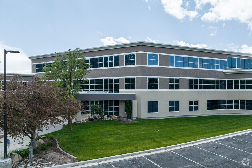 More Photos Of 382 W Park Cir, Provo Office For Lease