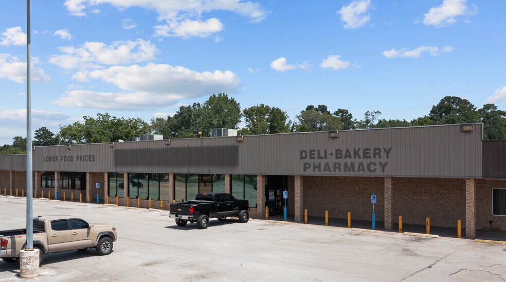 More Photos Of 104 N Main St, Huntington Storefront For Lease