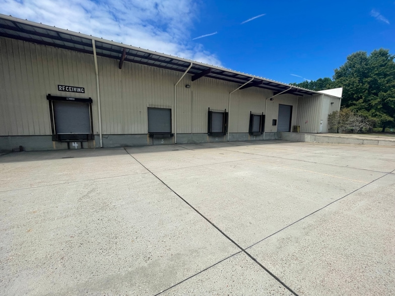 More Photos Of 889 Seahawk Cir, Virginia Beach Manufacturing For Lease