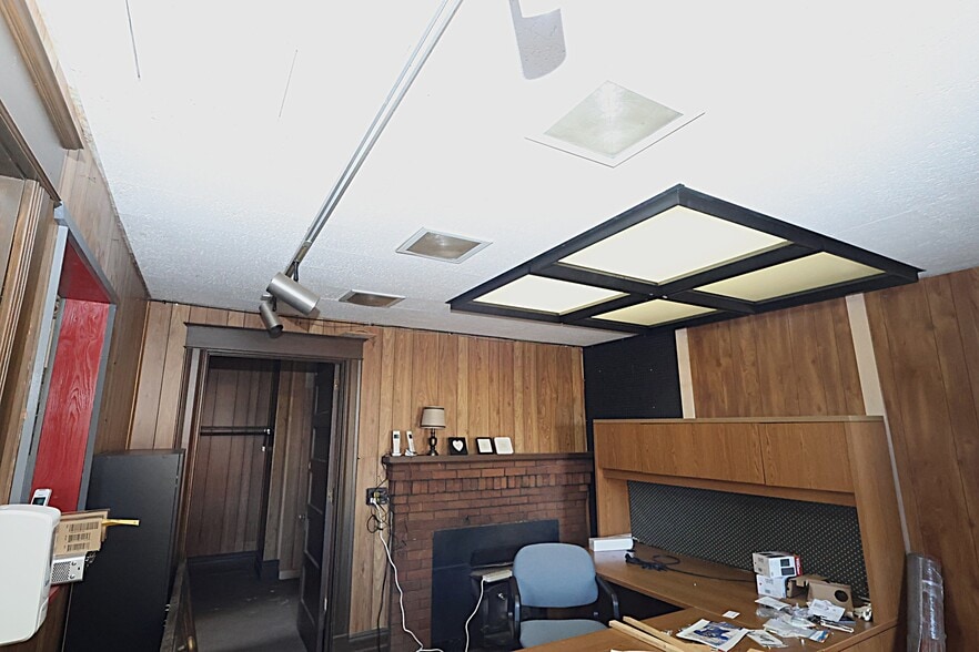 More Photos Of 220 Main St E, Ashland Office For Sale