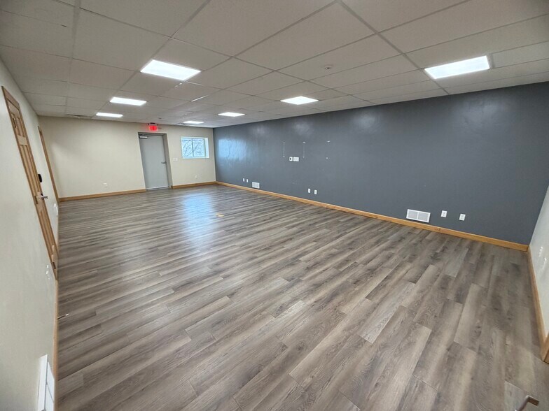 More Photos Of 2114 24th Ave SE, Watford City Warehouse For Sale