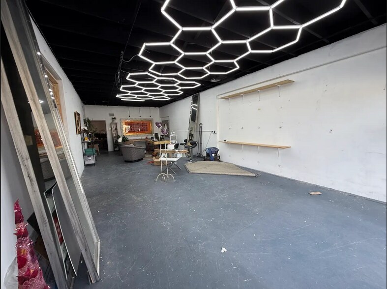 More Photos Of 4314-4316 N Dixie Hwy, Oakland Park Flex For Lease