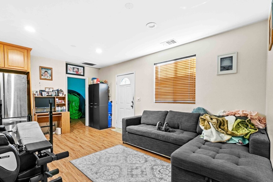 More Photos Of 7317 Clybourn Ave, Sun Valley Contractor Storage Yard For Sale