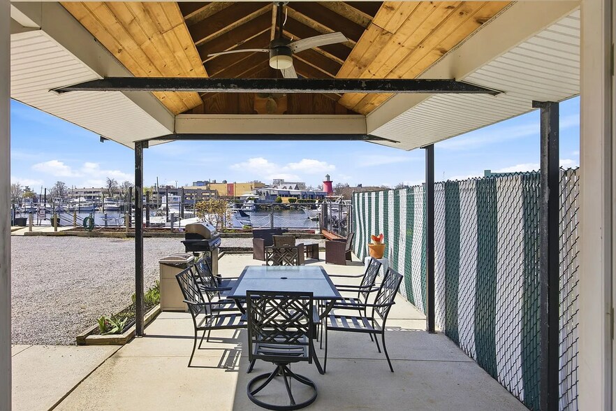 More Photos Of 1 Merit Ct, Brooklyn Marina For Sale