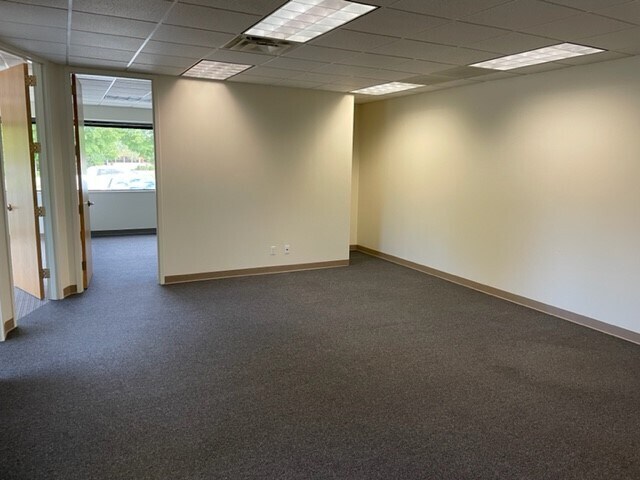 More Photos Of 2004 Fox Dr, Champaign Medical For Sale