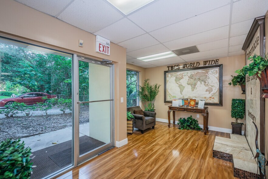 More Photos Of 221 Pauls Dr, Brandon Loft Creative Space For Lease