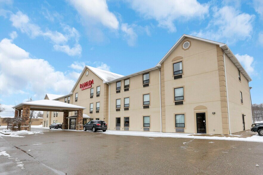 More Photos Of 509 S Wooster Ave, Strasburg Hotel For Sale