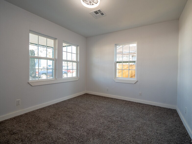 More Photos Of 420 W Johnson St, Norman Multifamily For Sale
