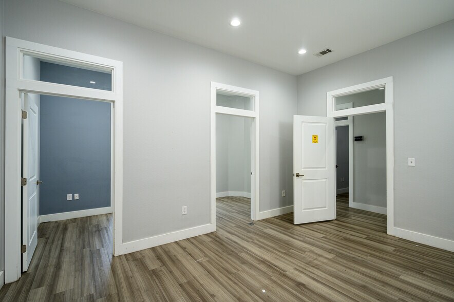 More Photos Of 1701 N US Highway 75, Sherman Medical For Lease