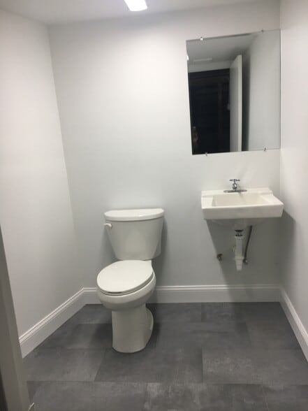 More Photos Of 1875 S Dixie Hwy, Pompano Beach Flex For Lease