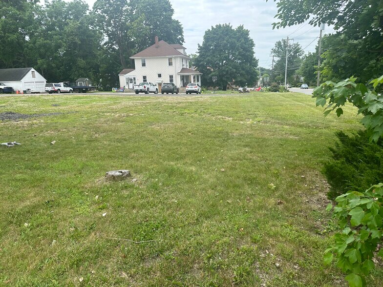 More Photos Of 27 S Sproul Rd, Broomall Land For Lease