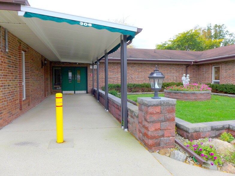 More Photos Of 306 Elm St, Saint Johns Medical For Lease