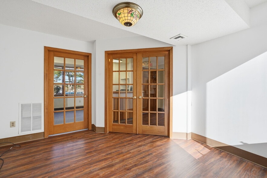 More Photos Of 1050 Sullivan Ave, South Windsor Medical For Sale