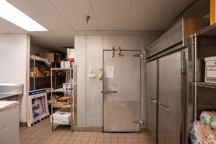 More Photos Of 23 W Broad St, Richmond Office For Sale