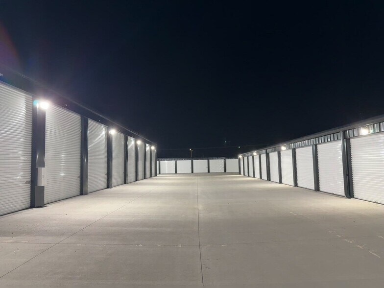 More Photos Of 1308 Adair Ct SW, Cedar Rapids Self Storage For Sale
