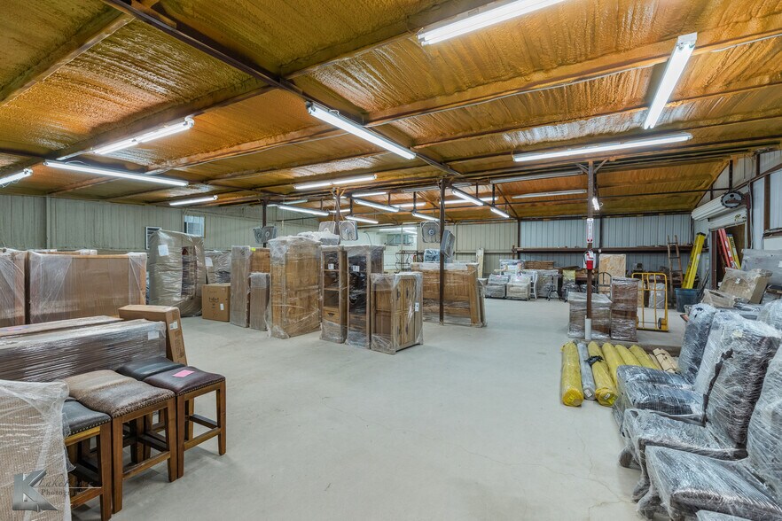 More Photos Of 302 N Access Rd, Clyde Showroom For Sale