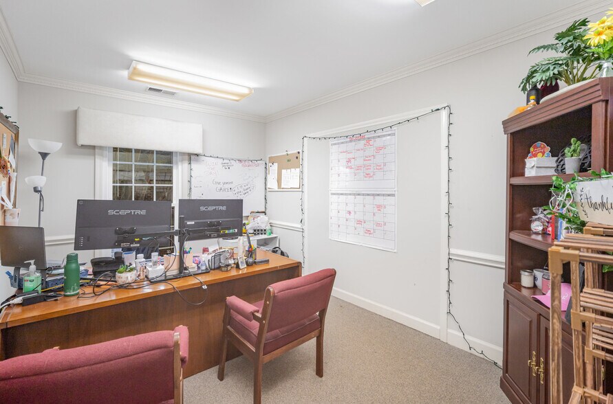 More Photos Of 4523 Park Rd, Charlotte Office For Sale