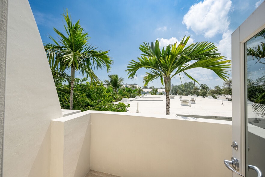 More Photos Of 1401 Simonton St, Key West Hotel For Sale