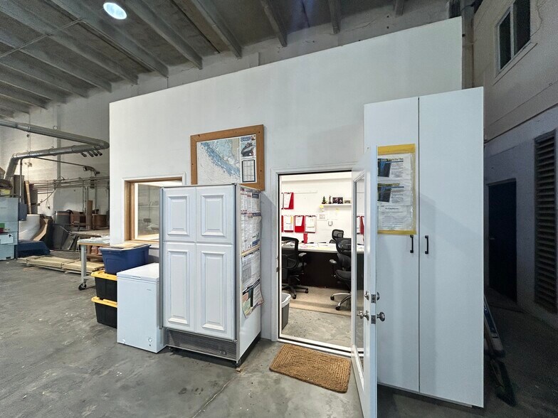 More Photos Of 2720 W 3rd ct, Hialeah Manufacturing For Lease