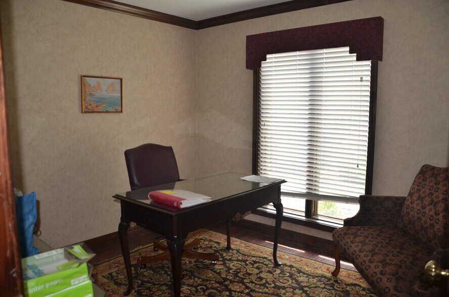 More Photos Of 5703-5713 NW 64th Ter, Kansas City Medical For Sale