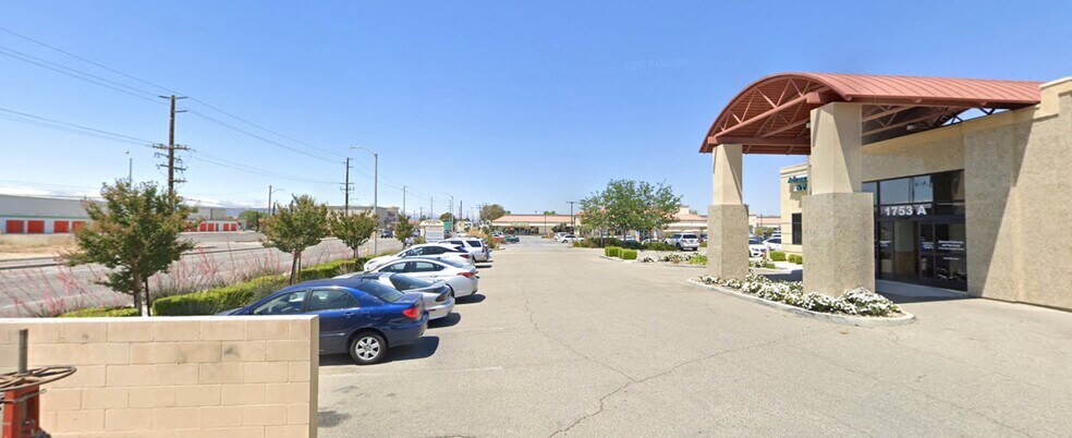 More Photos Of 1753 W Avenue J, Lancaster Medical For Lease