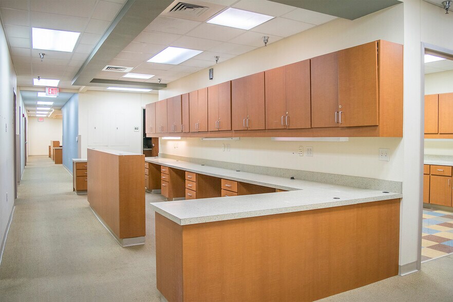 More Photos Of 3801 50th St, Lubbock Unknown For Lease