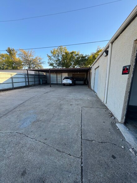 More Photos Of 1726 Commerce St, Garland Warehouse For Lease