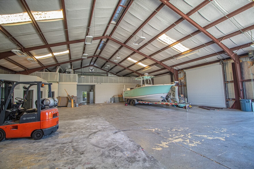 More Photos Of 8270 Pascal Dr, Punta Gorda Service For Lease