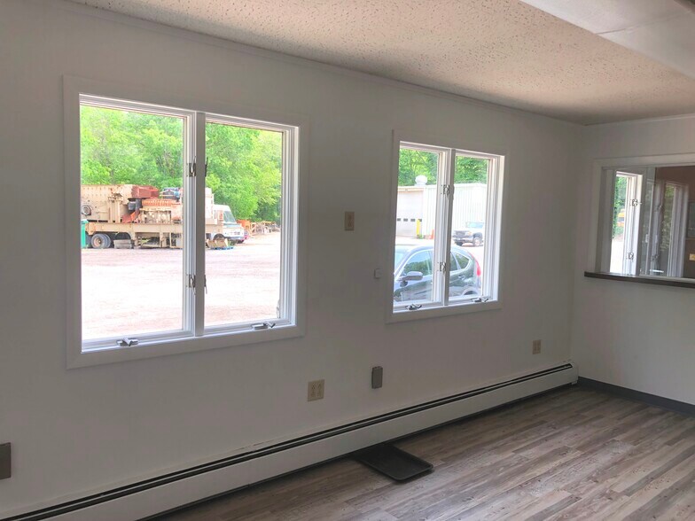 More Photos Of 1360 Baldwin Hill Rd, Gales Ferry Flex For Lease